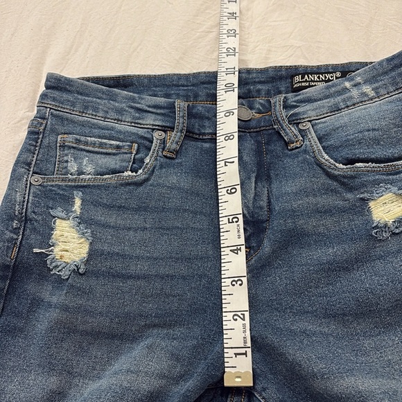 BLANKNYC DISTRESSED EMBROIDERED JEANS - Picture 7 of 7